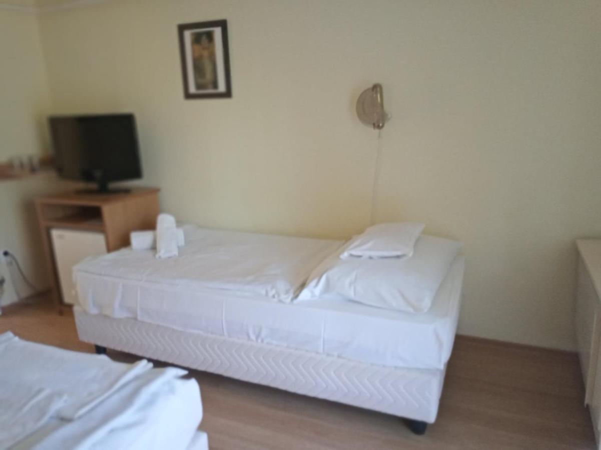 Pergola Panzio Hotel Balatonföldvár Buitenkant foto