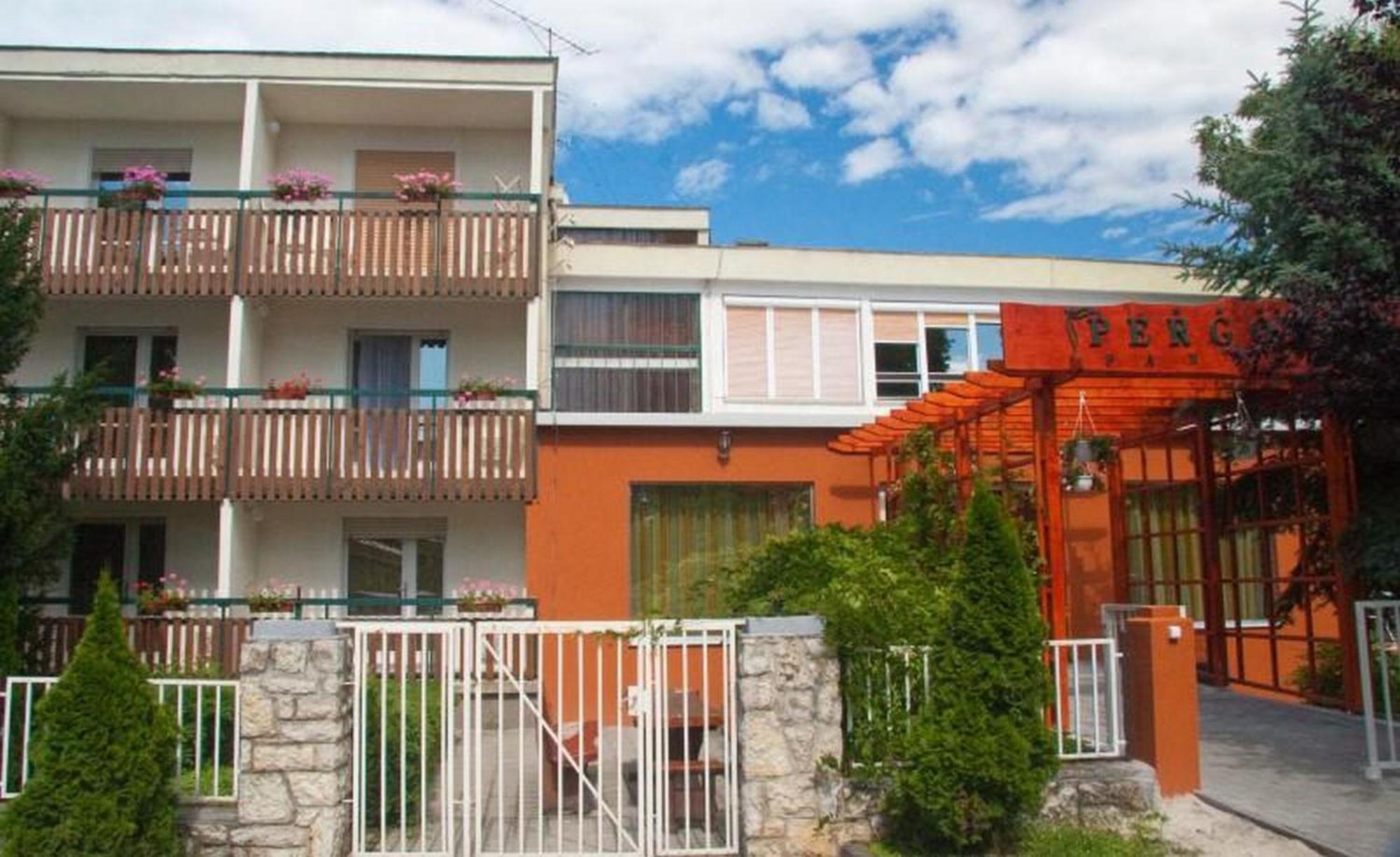 Pergola Panzio Hotel Balatonföldvár Buitenkant foto
